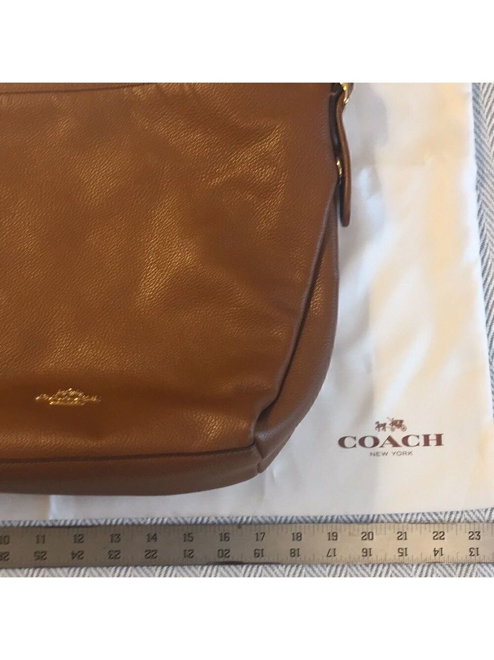 Coach Classic Shoulder BAG with Dust Bag, Brown Pebbled leather Adjustable strap - Picture 15 of 16